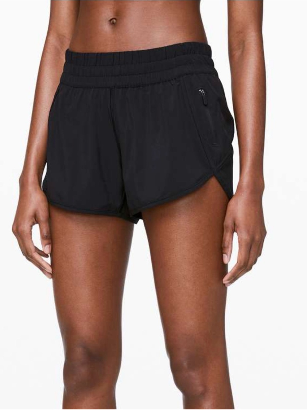Lululemon Black Tracker Short V4, size 6